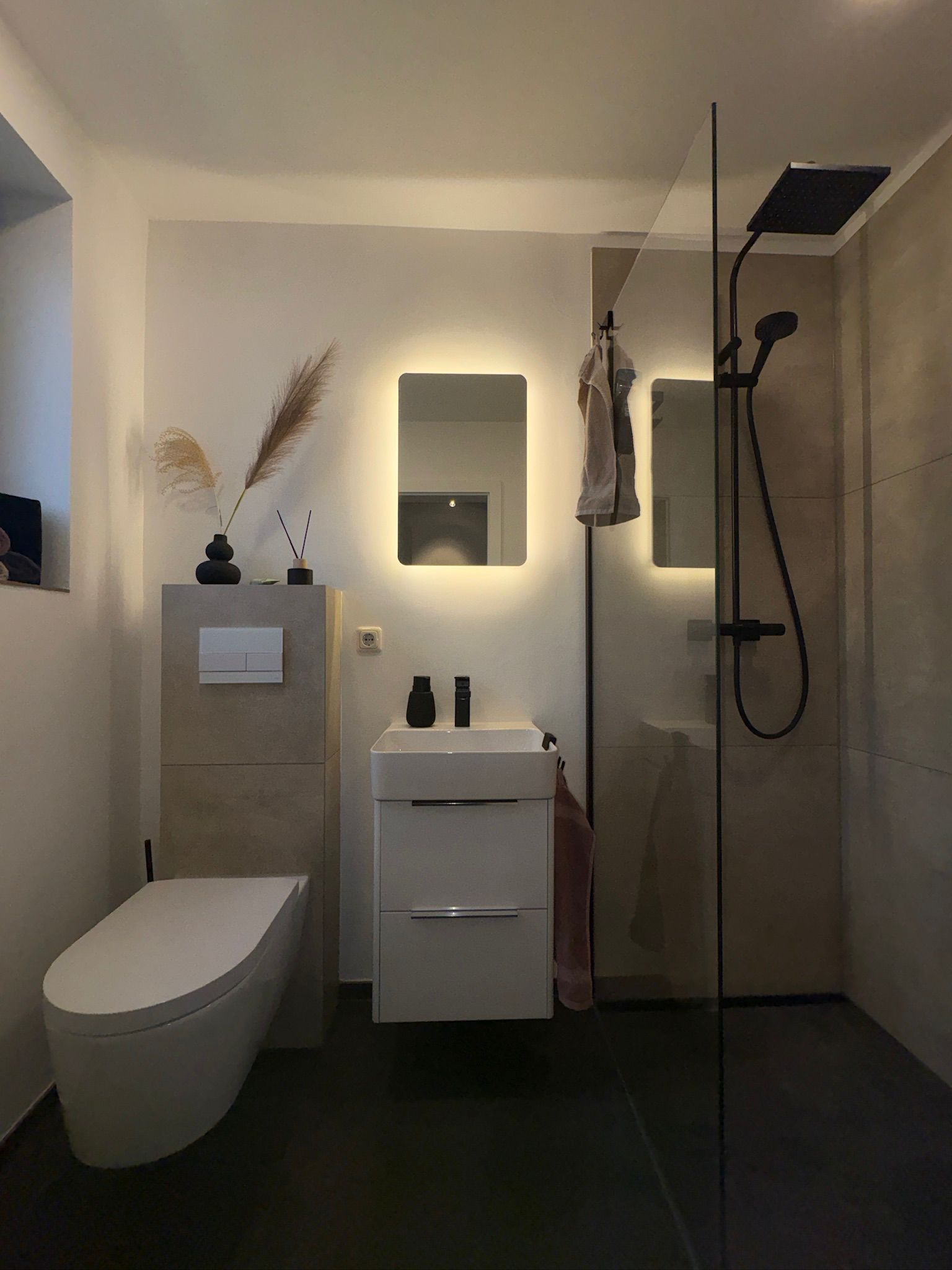 Vollbad-Renovierung mit Walk-in Dusche
